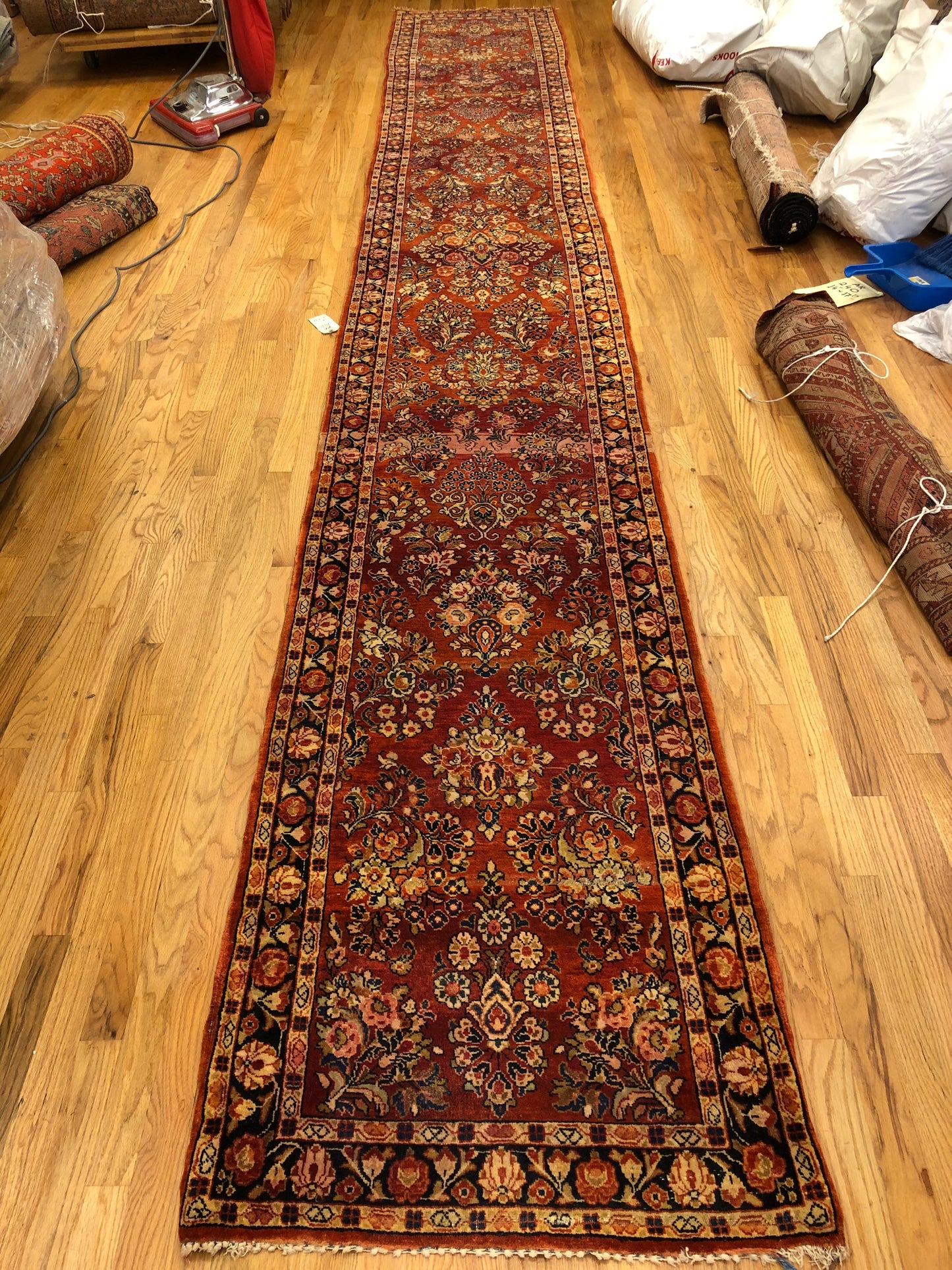 Sarouk 2'7 x 17'11 - Runner (ca.1910) Handmade