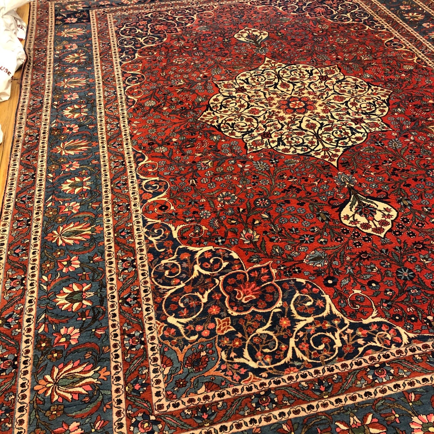 Saman Bakhtiari Area Rug 10 x 13 ft (ca.1850) Handmade